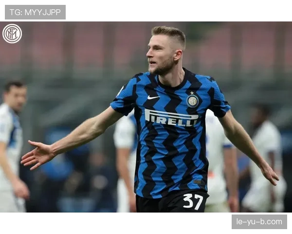 斯洛伐克铁卫什克里尼亚尔在国际赛场的表现稳健，备受关注